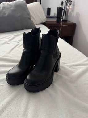 Madden Girl Black Platform Heeled Chelsea Boots - Women